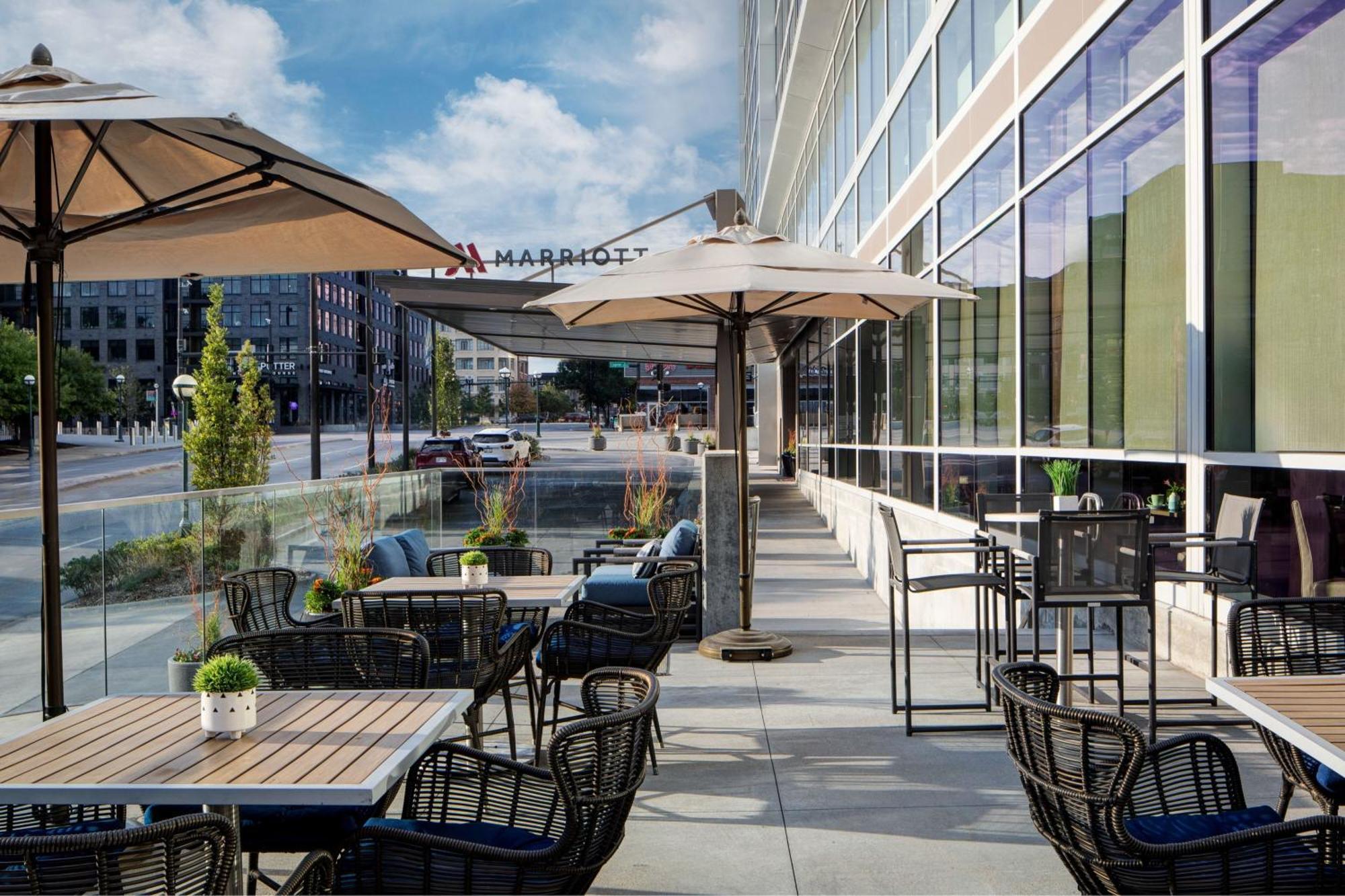 Omaha Marriott Downtown At The Capitol District Hotel Екстериор снимка