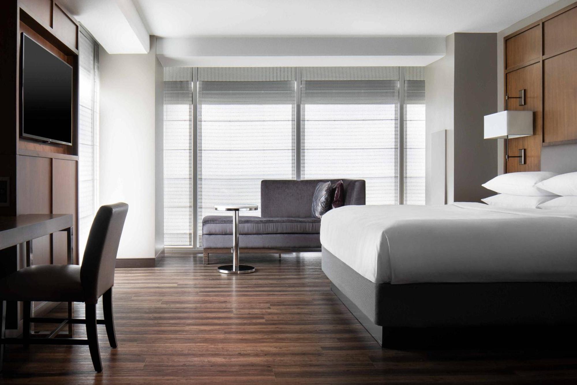 Omaha Marriott Downtown At The Capitol District Hotel Екстериор снимка