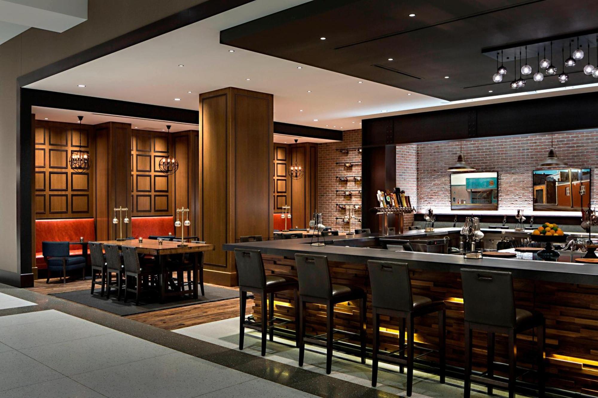 Omaha Marriott Downtown At The Capitol District Hotel Екстериор снимка